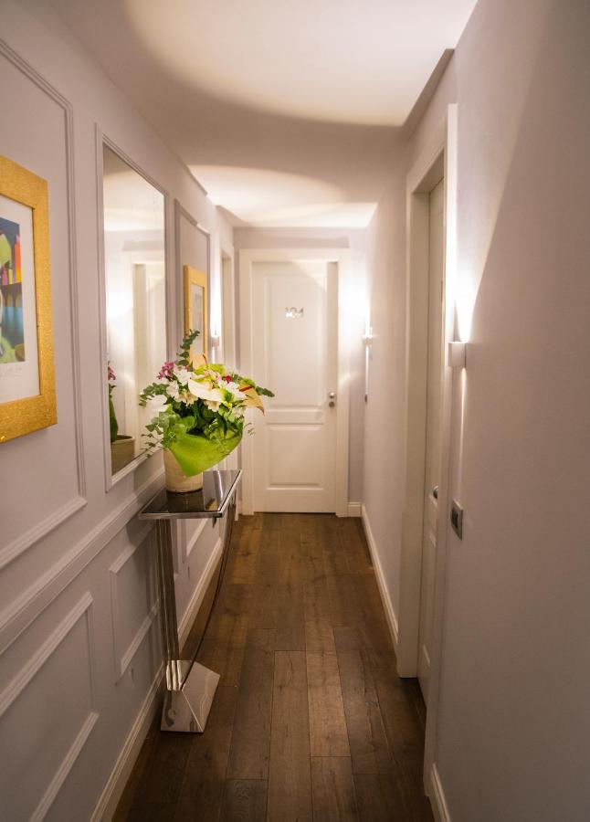 Relais San Lorenzo In Lucina Rzym Zewnętrze zdjęcie